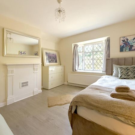 Rural Lodge Stay In Windsor! Hot Tub! Sleeps 20 Брей Екстер'єр фото