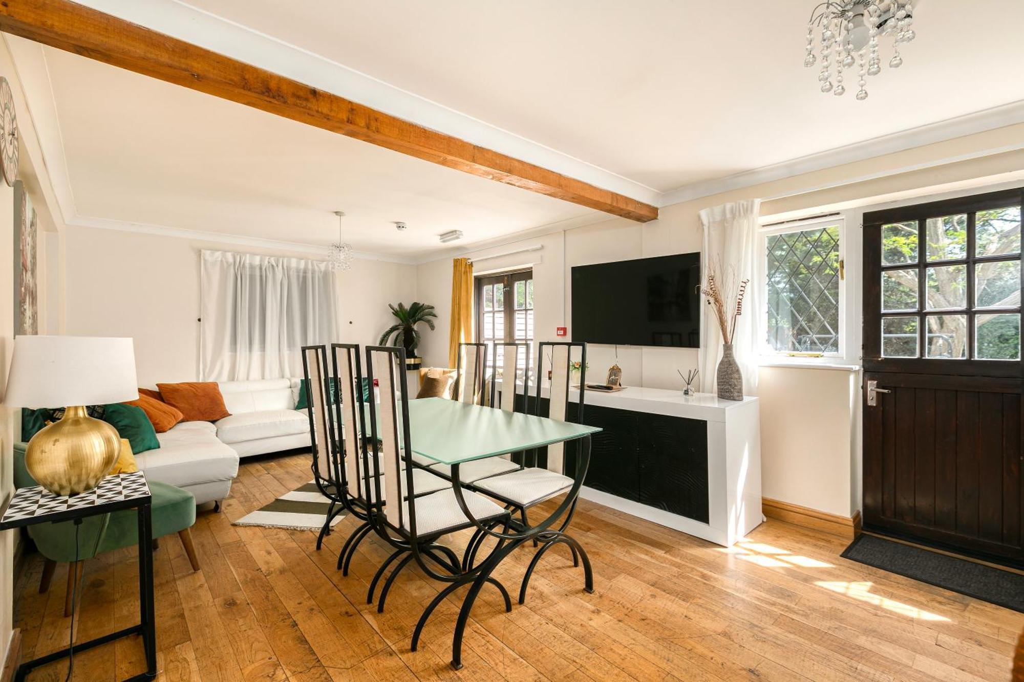 Rural Lodge Stay In Windsor! Hot Tub! Sleeps 20 Брей Екстер'єр фото