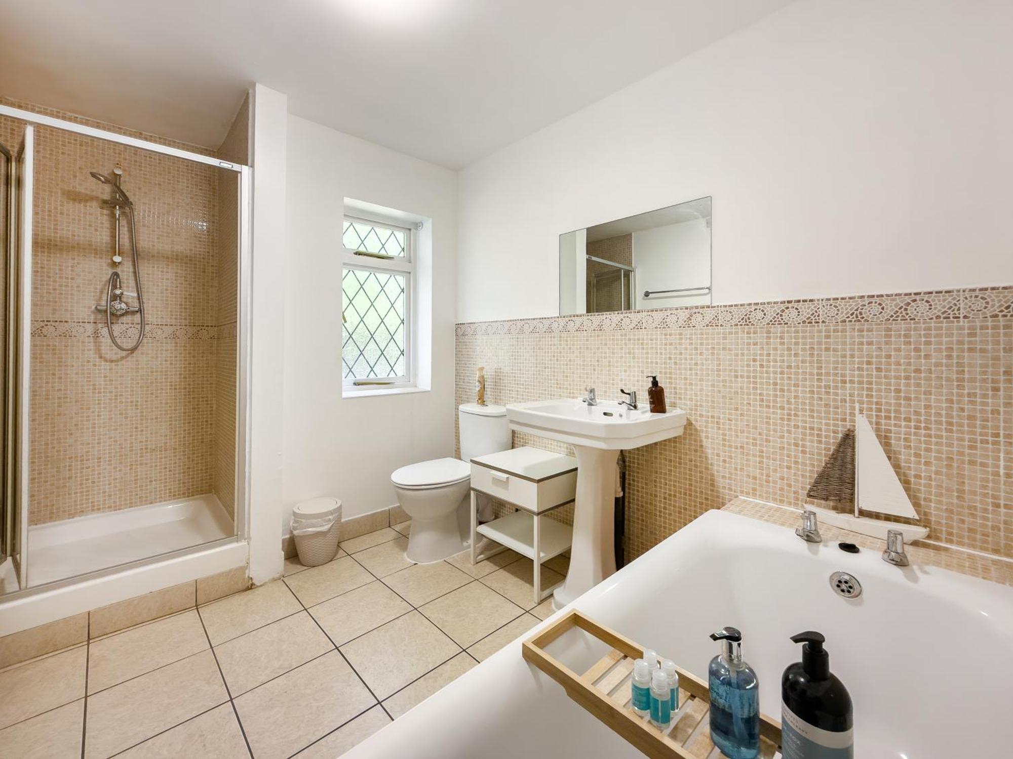 Rural Lodge Stay In Windsor! Hot Tub! Sleeps 20 Брей Екстер'єр фото