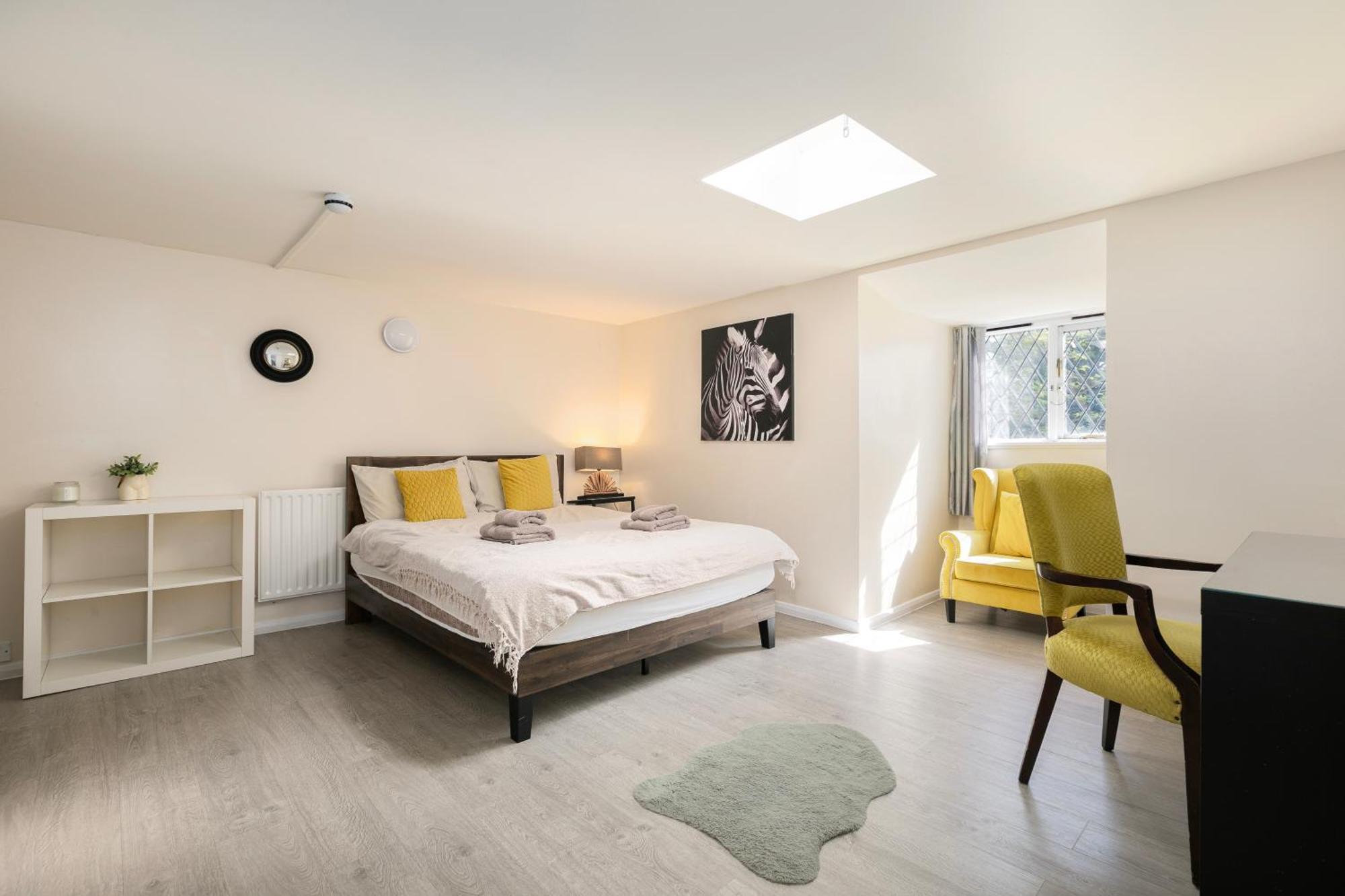 Rural Lodge Stay In Windsor! Hot Tub! Sleeps 20 Брей Екстер'єр фото
