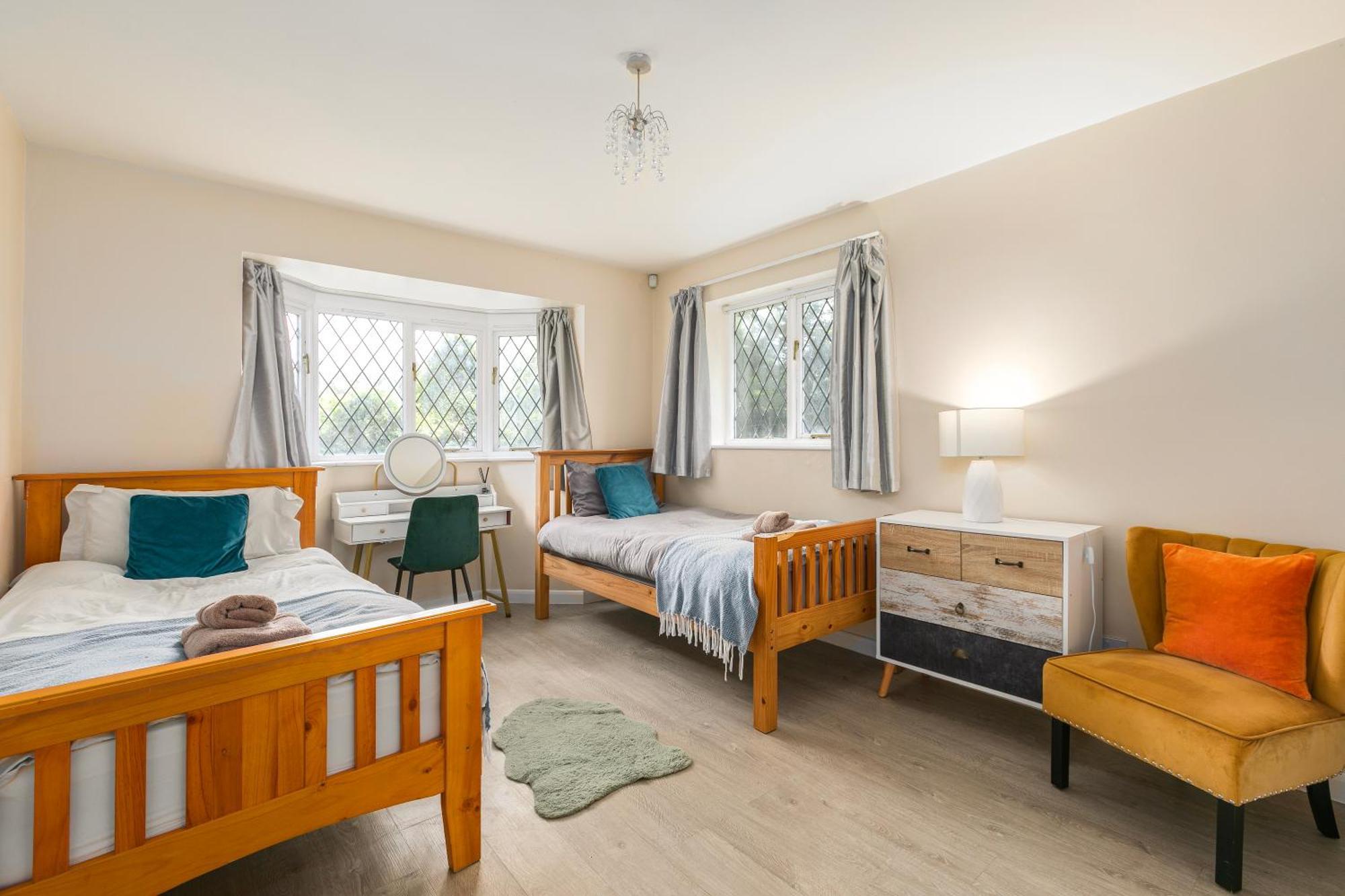 Rural Lodge Stay In Windsor! Hot Tub! Sleeps 20 Брей Екстер'єр фото