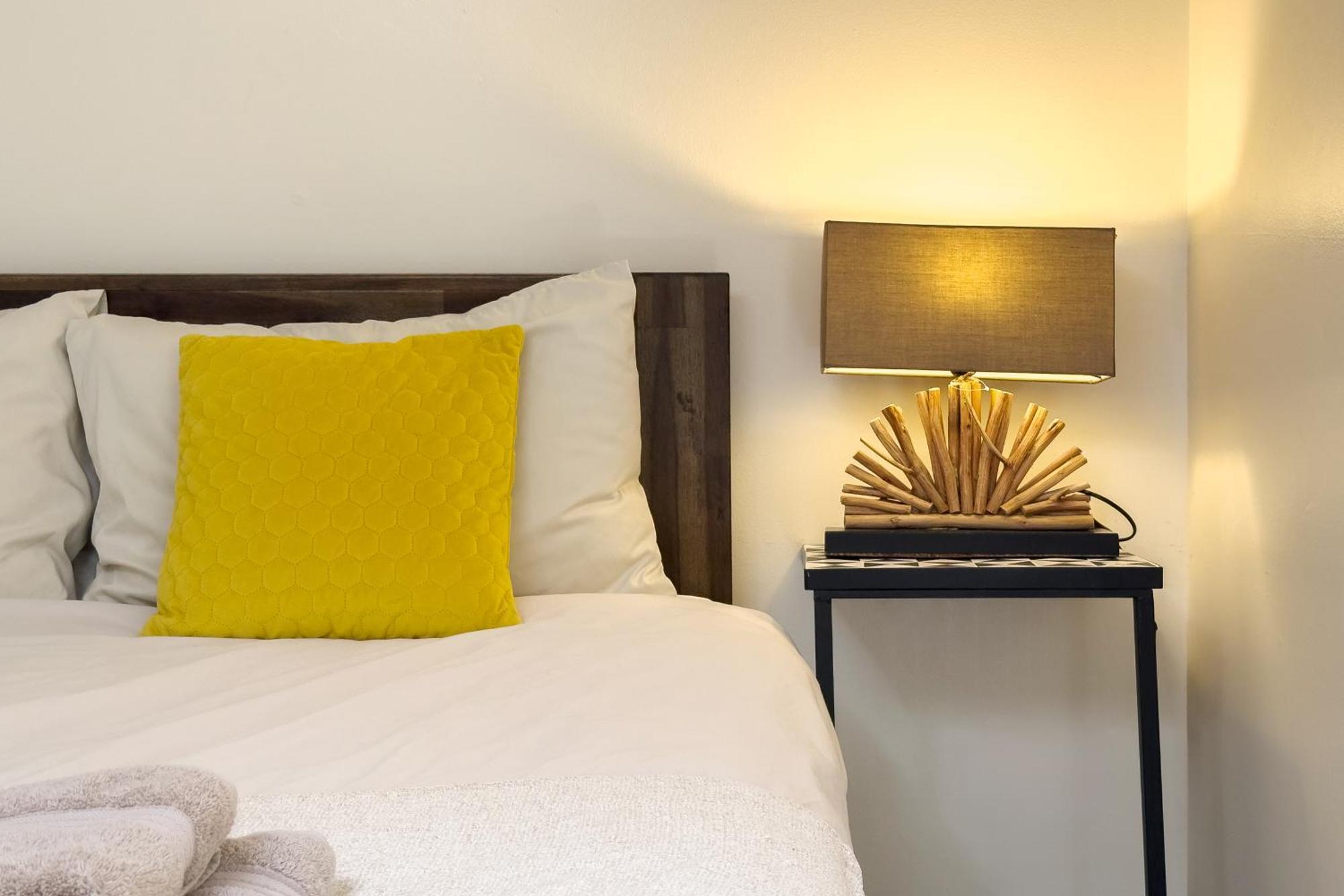 Rural Lodge Stay In Windsor! Hot Tub! Sleeps 20 Брей Екстер'єр фото
