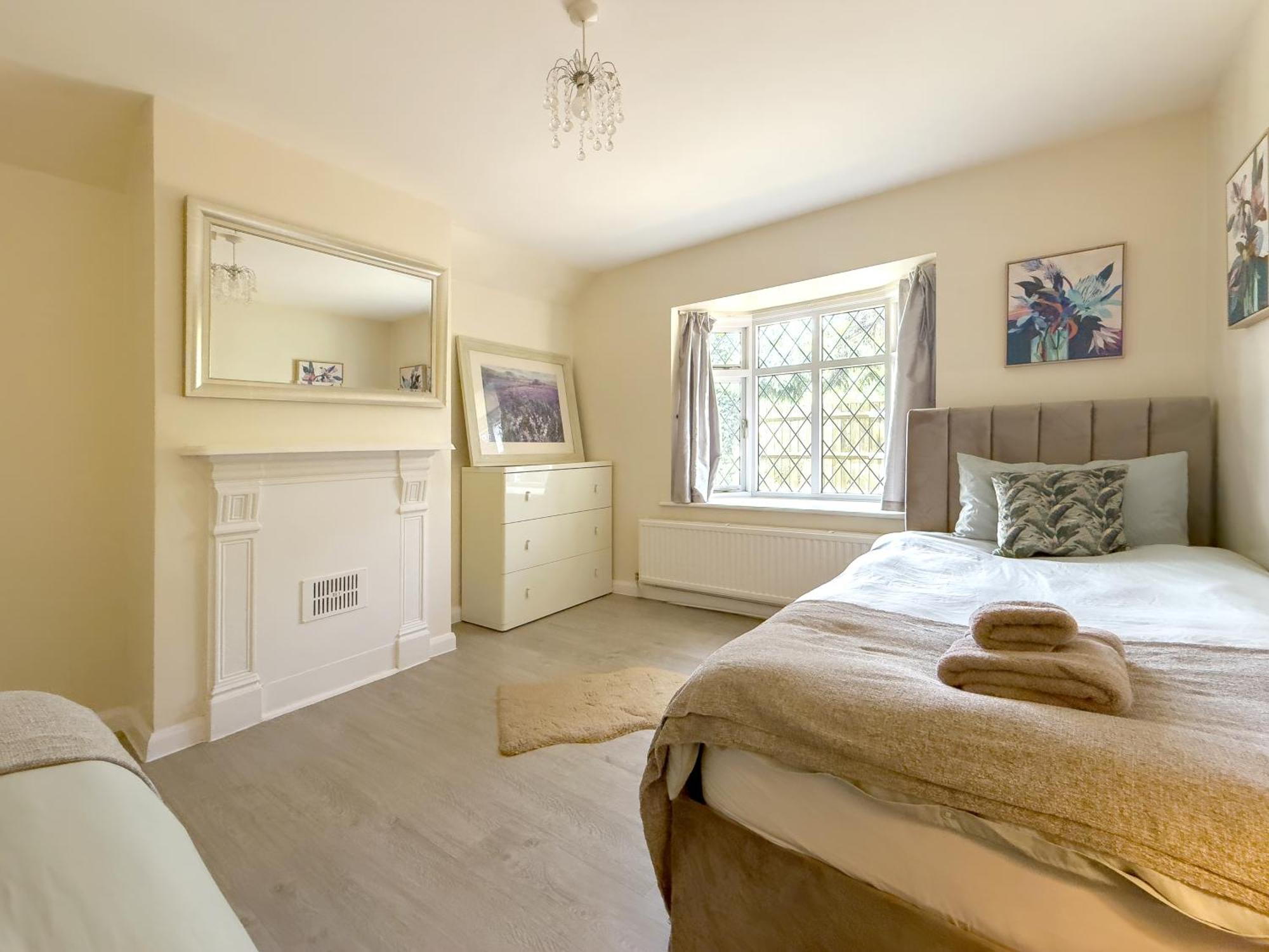 Rural Lodge Stay In Windsor! Hot Tub! Sleeps 20 Брей Екстер'єр фото