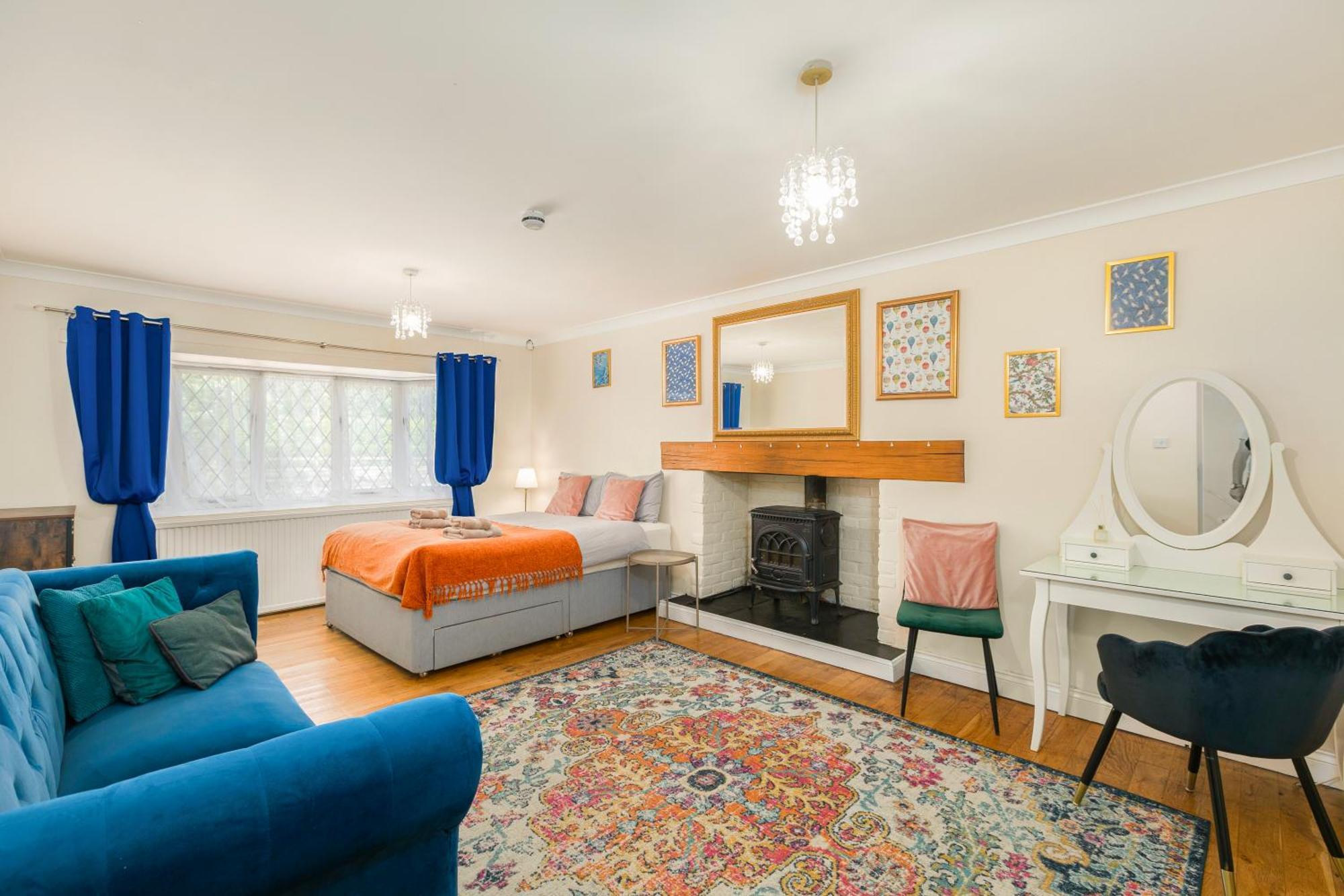 Rural Lodge Stay In Windsor! Hot Tub! Sleeps 20 Брей Екстер'єр фото