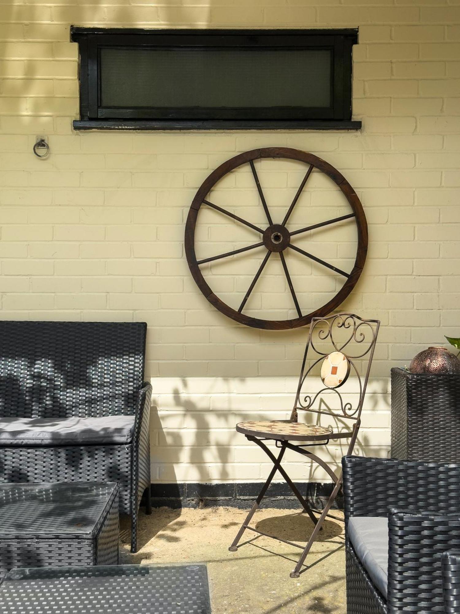 Rural Lodge Stay In Windsor! Hot Tub! Sleeps 20 Брей Екстер'єр фото