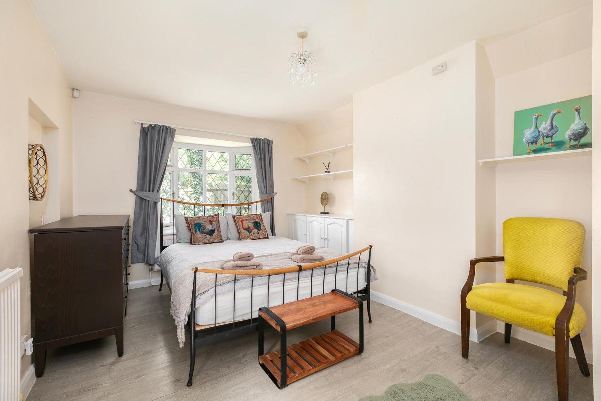 Rural Lodge Stay In Windsor! Hot Tub! Sleeps 20 Брей Екстер'єр фото