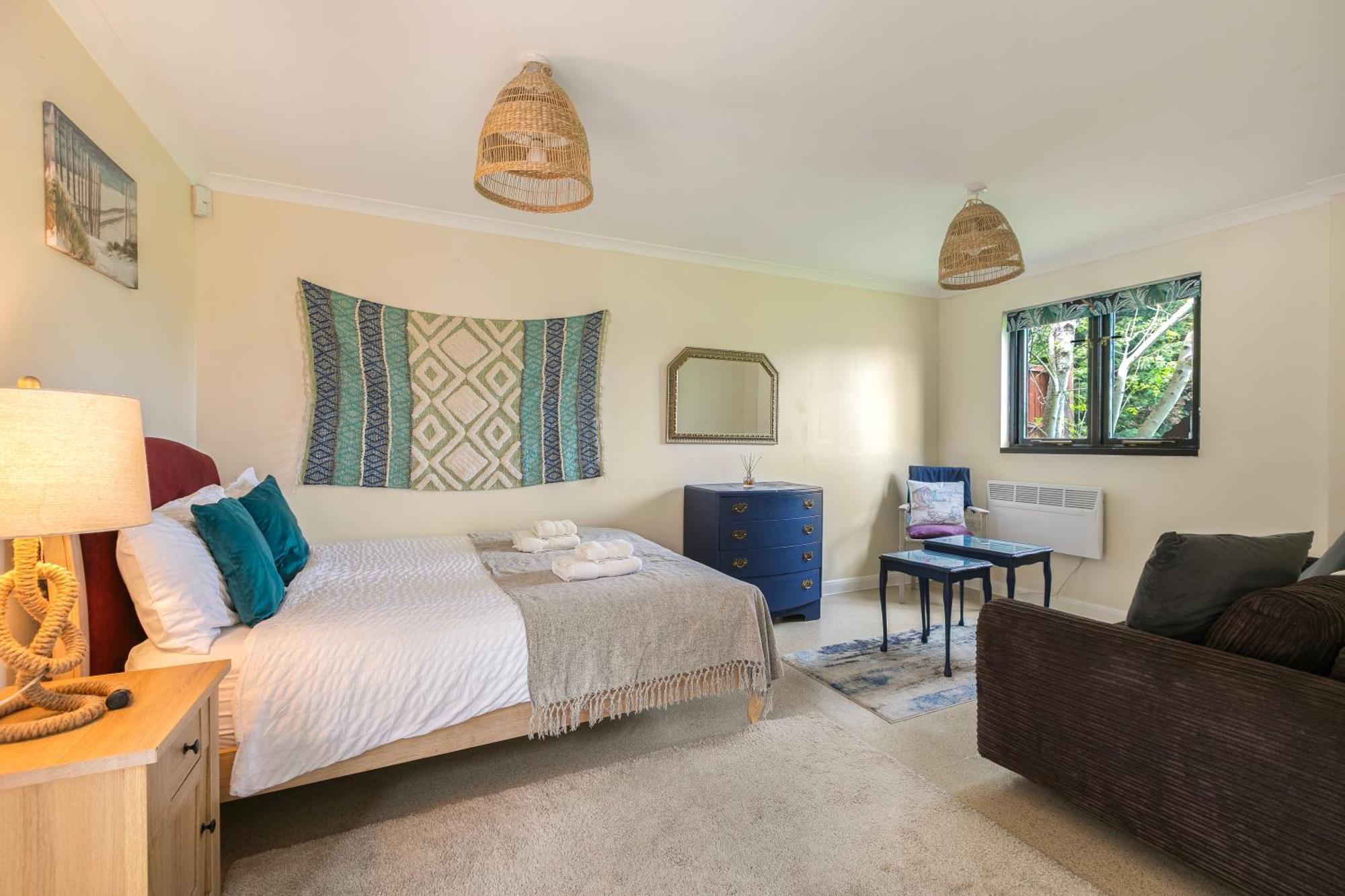 Rural Lodge Stay In Windsor! Hot Tub! Sleeps 20 Брей Екстер'єр фото